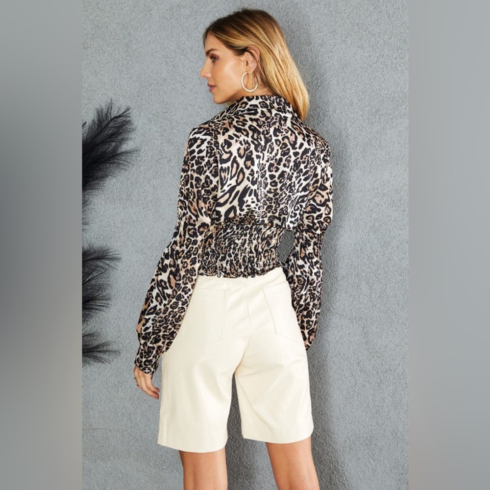 (3938-JAG) JAGUAR PRINT CROP BLOUSE W/ CUFFED LONG SLEEVES & SMOCKED HEM - Picture 3 of 4